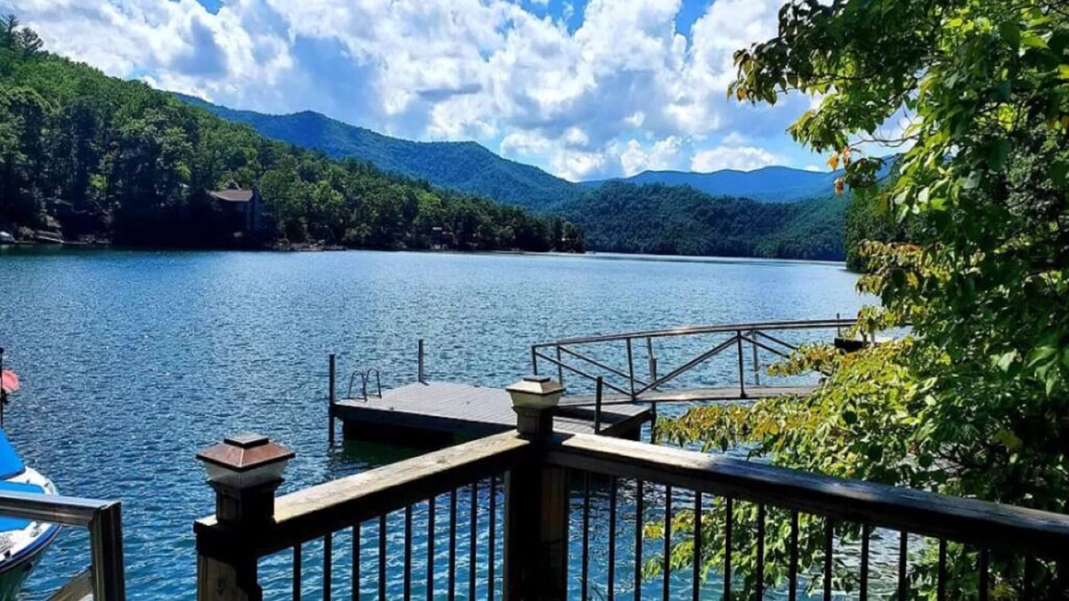 Santeetlah House | House On Blue Waters is a very special lake front property with amazing views