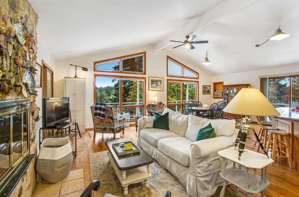 Grapeview House | House on HoneyBee Hill
