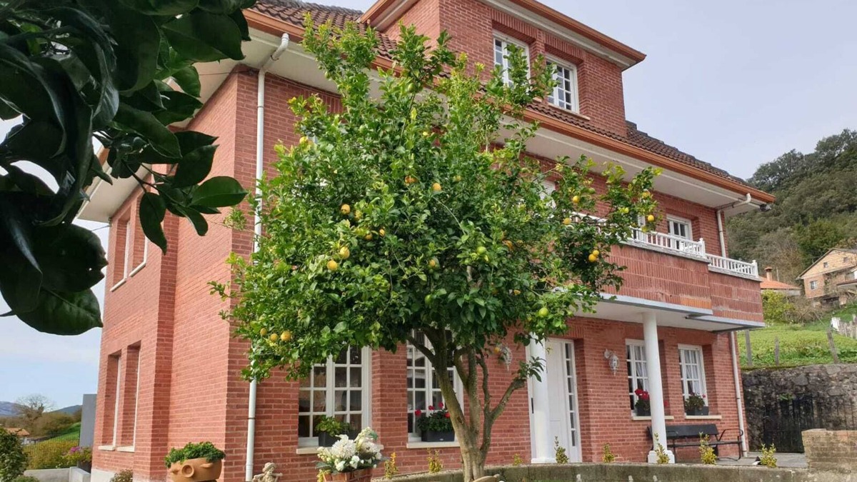 Mentera Barruelo House | House on the ASON river basin, in a quiet town.