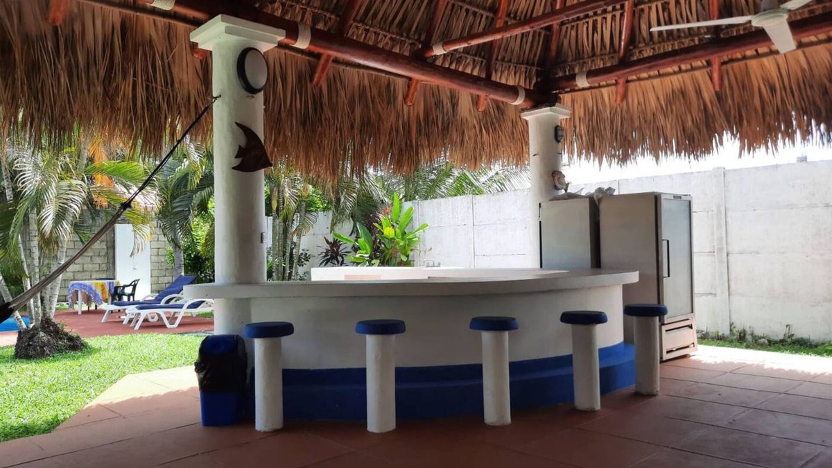 Puerto San Jose House | House on the high seas with access to the beach
