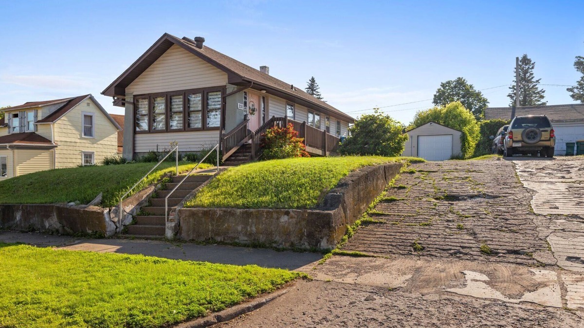 Cloquet House | House on the Hill | Dog-Friendly