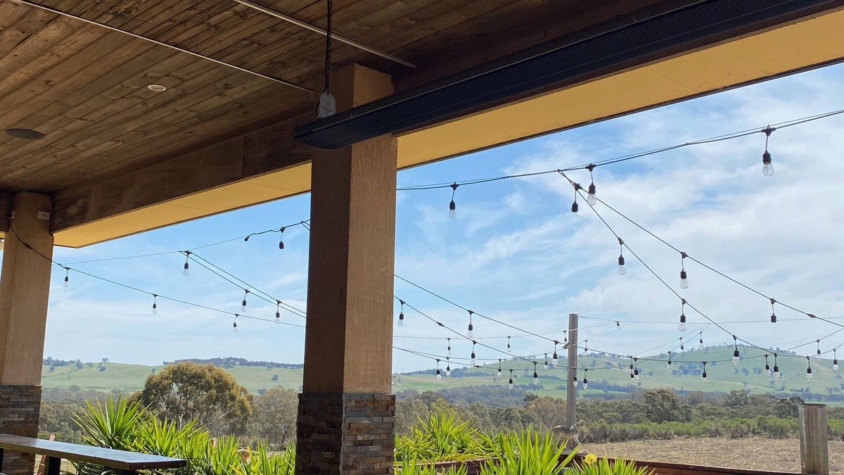 Redcastle House | House On The Hill - Heathcote Getaway