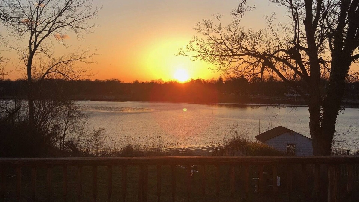 Red Bank House | House on the River-2 bedroom- 2 bath-Small pet friendly