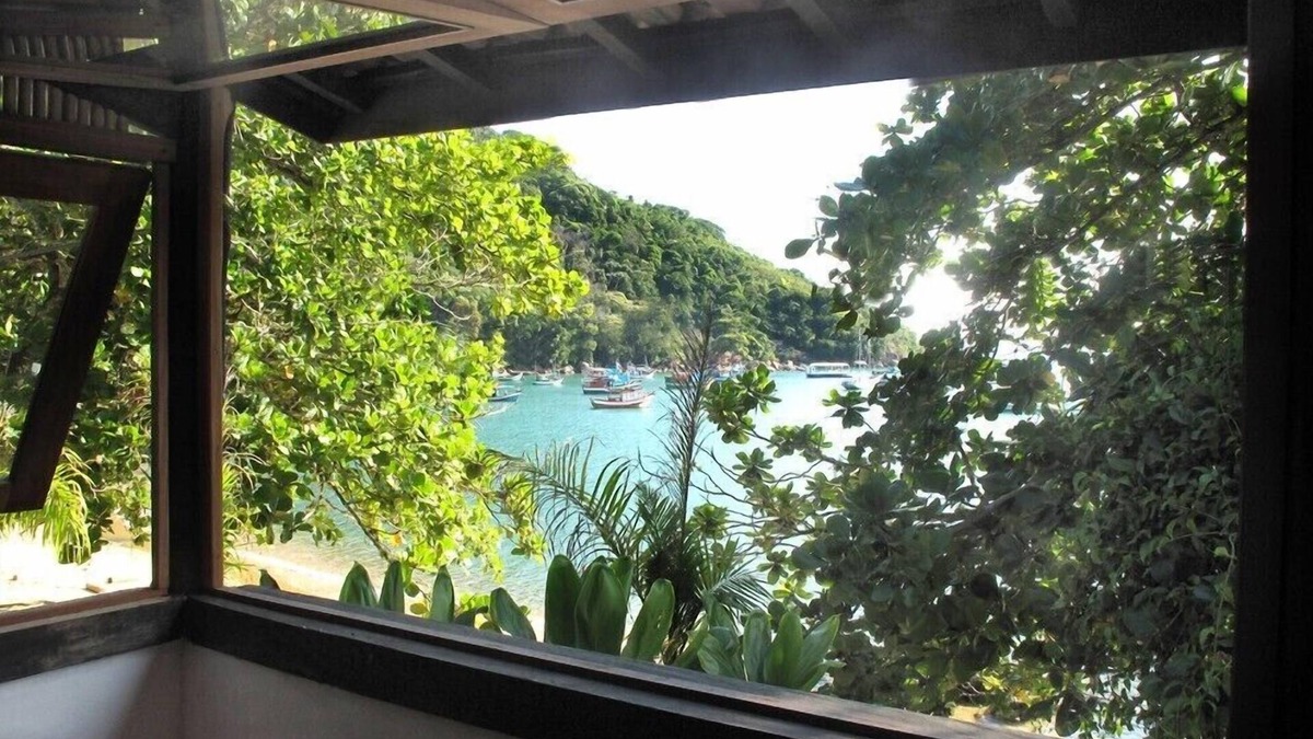 Picinguaba House | House on the waterfront, FACING THE SEA, up to 4 p.m., on the Caiçara beach of the North Coast