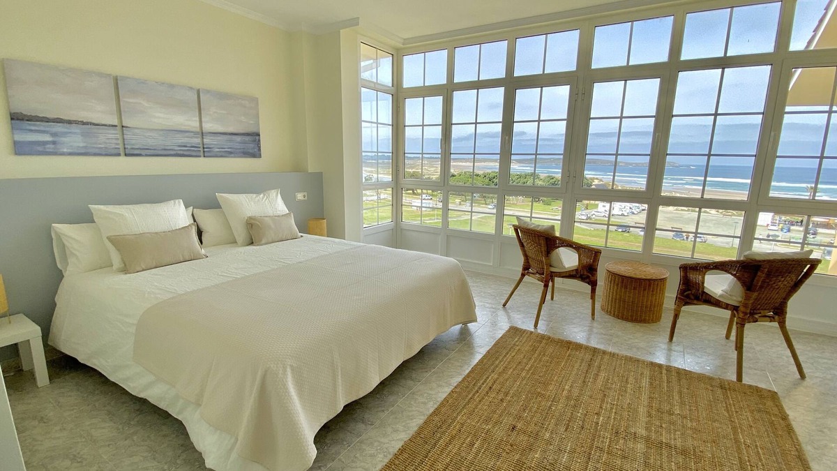 Valdovino House | House on Valdoviño sea front with stunning panaromic views only 80m from beach