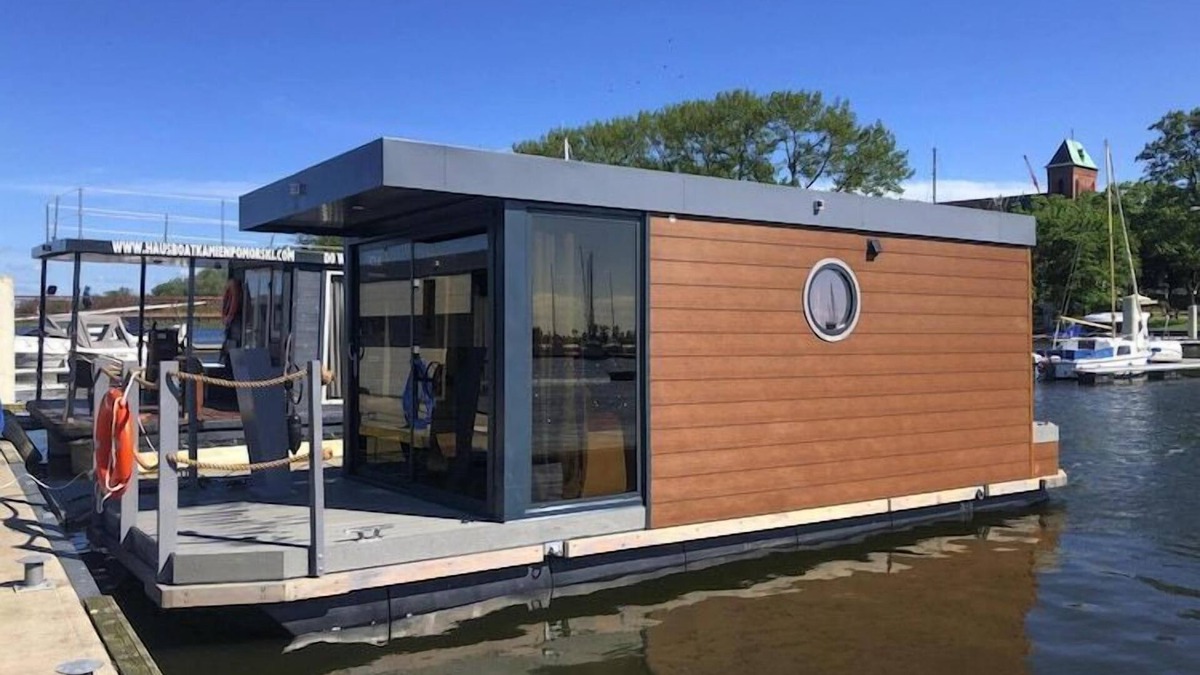 Dziwnow Boat Rental | House on Water in Dziwnów near Clean Beach