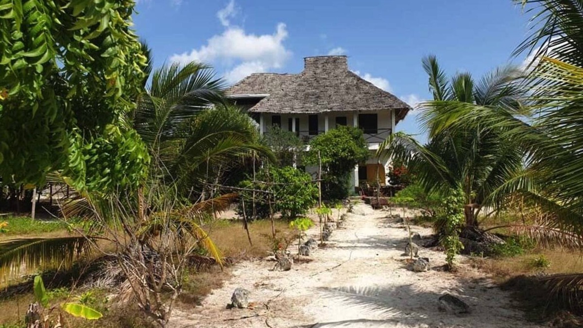 Bwejuu Beach House | House perfect for families and groups