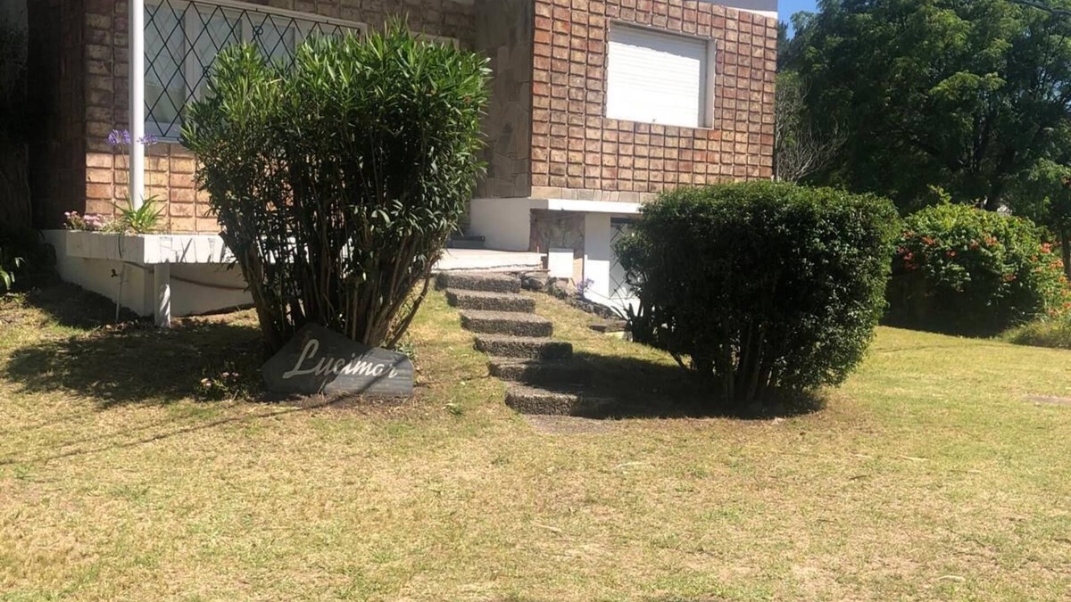 Piriapolis House | House Piriápolis Residential area beach 3 blocks