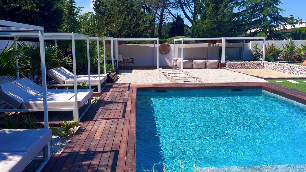 Carnoux-en-Provence Villa | House, pool, jacuzzi 5 mins from cassis perfect for 2 couples/children
