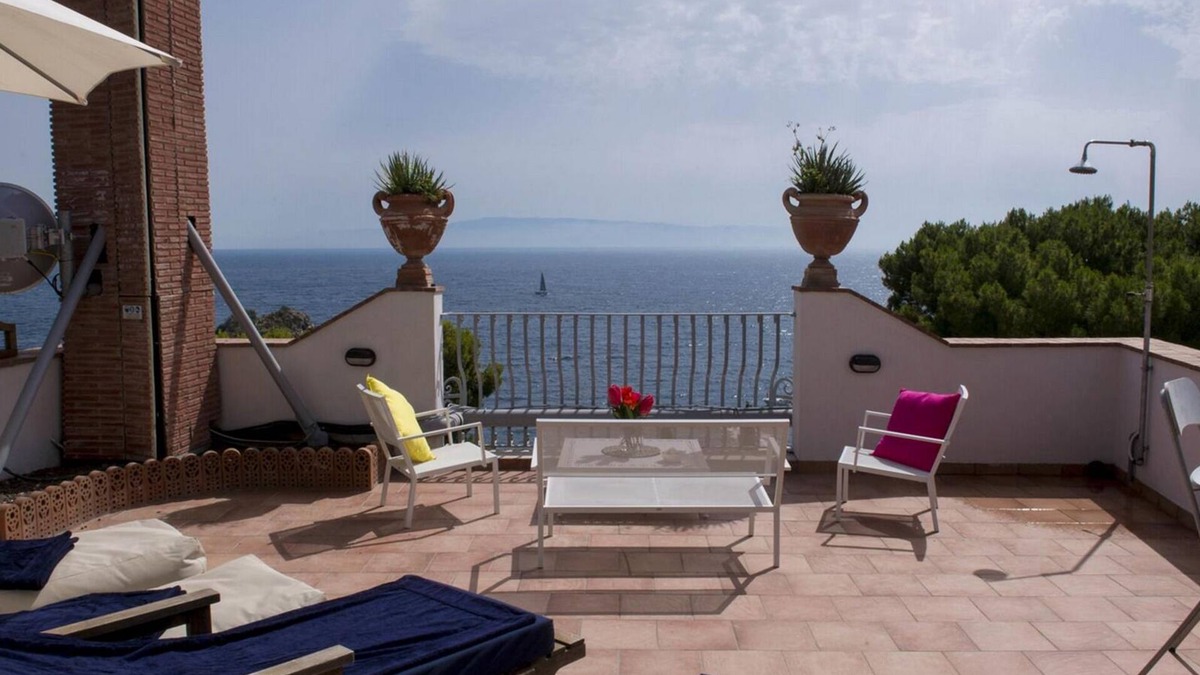 Mazzaro House | House Priscilla Taormina sea terrace with Jacuzzi