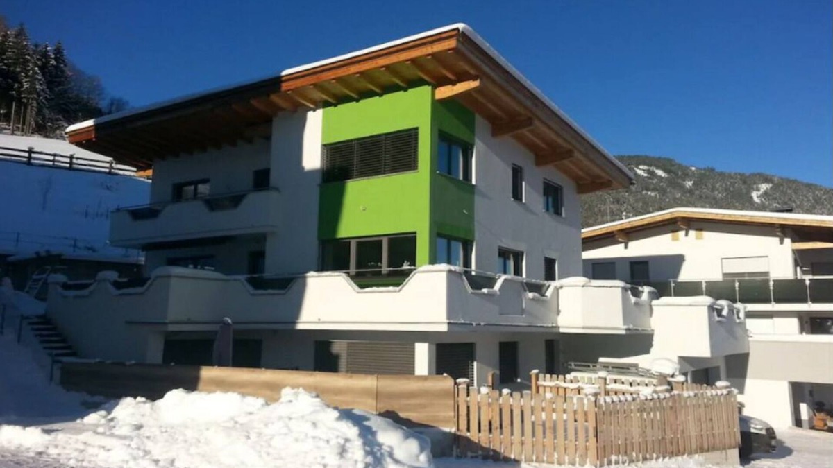 Emberg Apartment | House Sabrina -Garconniere! Only 300m from the Hochzillertal/Kaltenbach valley run!