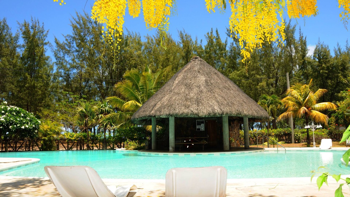 Bain Boeuf House | house situated within a nice complex, swimming pool,50m from beach,NETFLIX