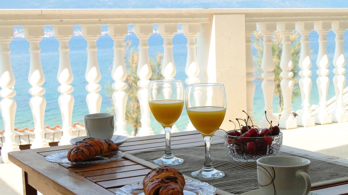 Municipality of Trogir Villa | House Slatine - 4 Bedroom Villa Next to the Sea