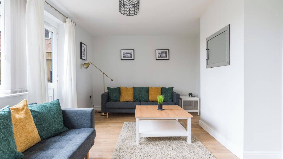Newcastle-upon-Tyne House | House - Sleeps 5 - Pet friendly - Parking - Garden