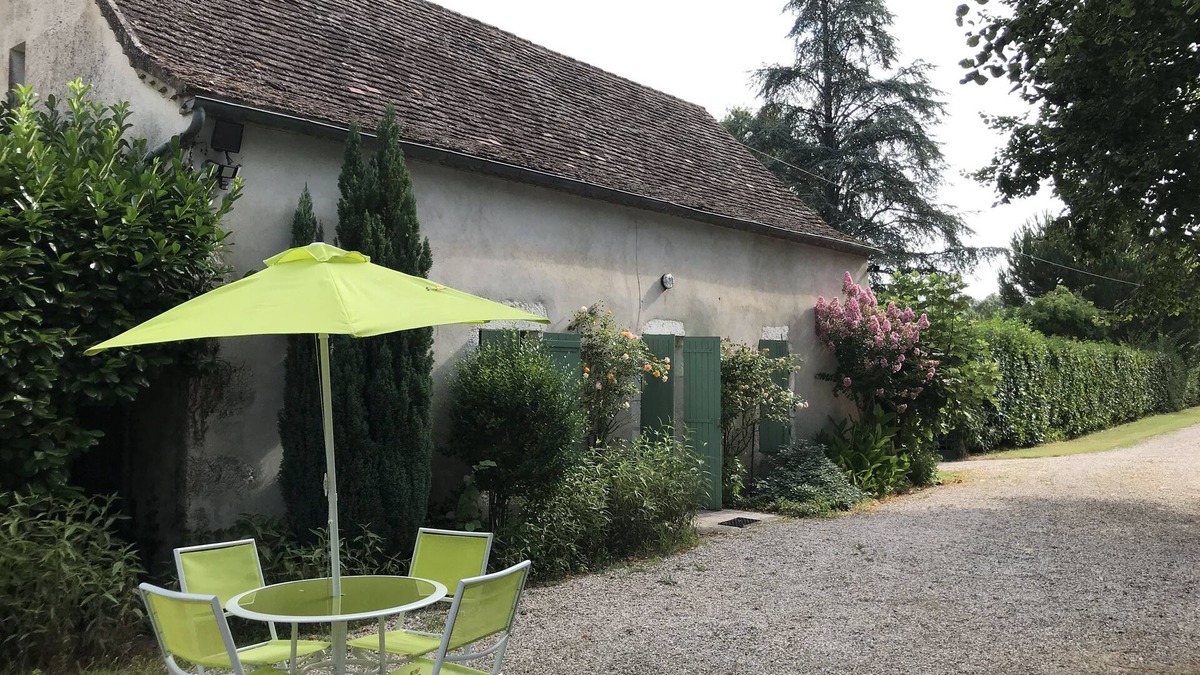 Saint-Aubin-de-Cadelech Cottage | House sleeps 5 in a hamlet, near river, in Perigord