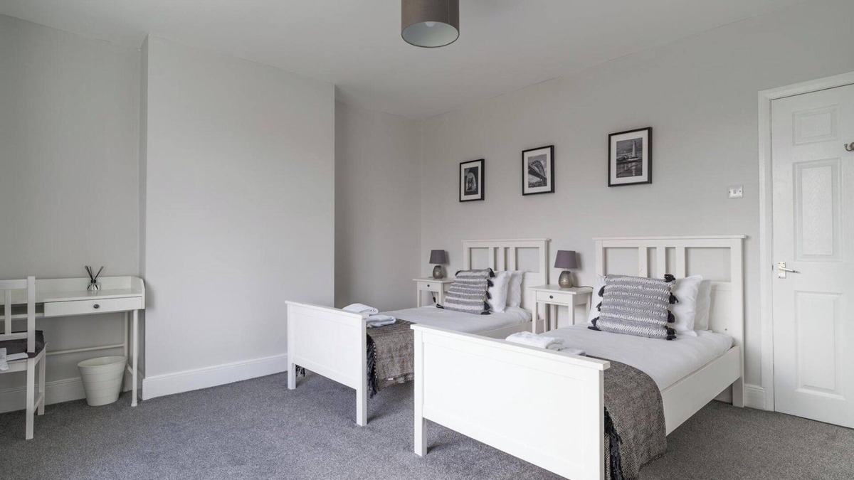 Choppington House | House - Sleeps 5 - Pet friendly - Garden - Parking