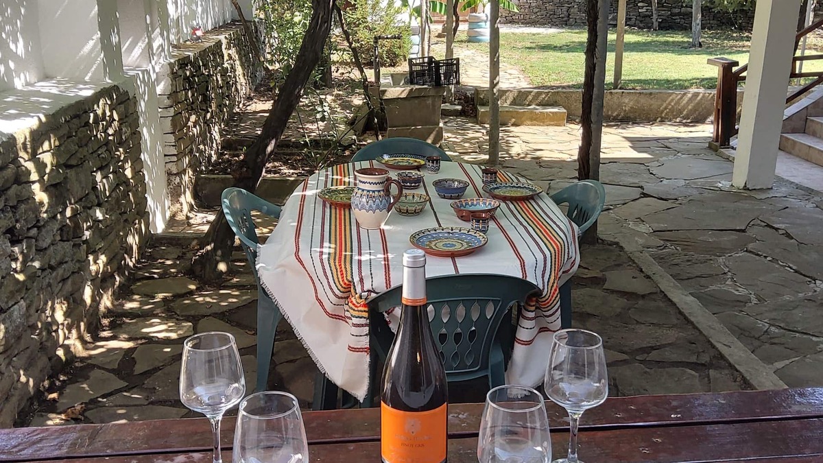 Prilep House | House Sleeps 6-garden-freeparking-bbq-patio-petsok