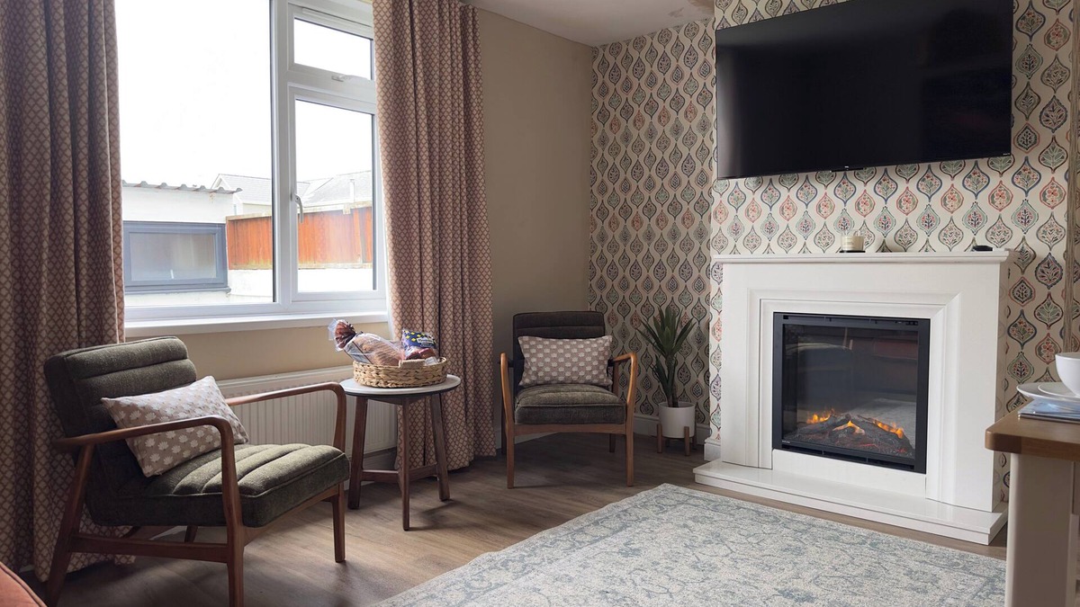 Saint Athan House | House Sleeps 8-Garden-Parking, Near Barry Island
