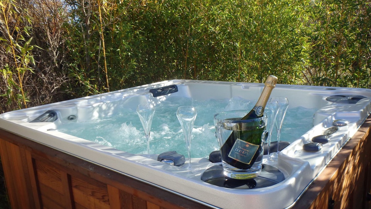 Maubec House | HOUSE & SPA FACING Luberon