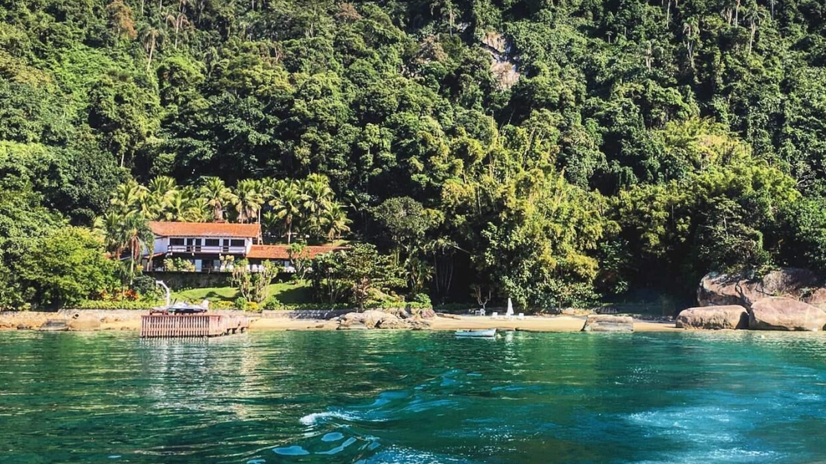 Japuiba House | House standing on the sand with spectacular view