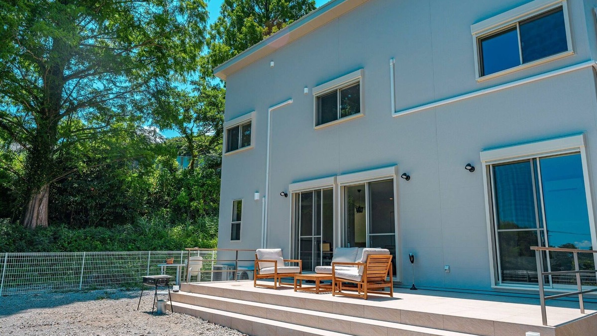 Kawazu House | House surrounded by trees with a dog run/Kamogun Shizuoka