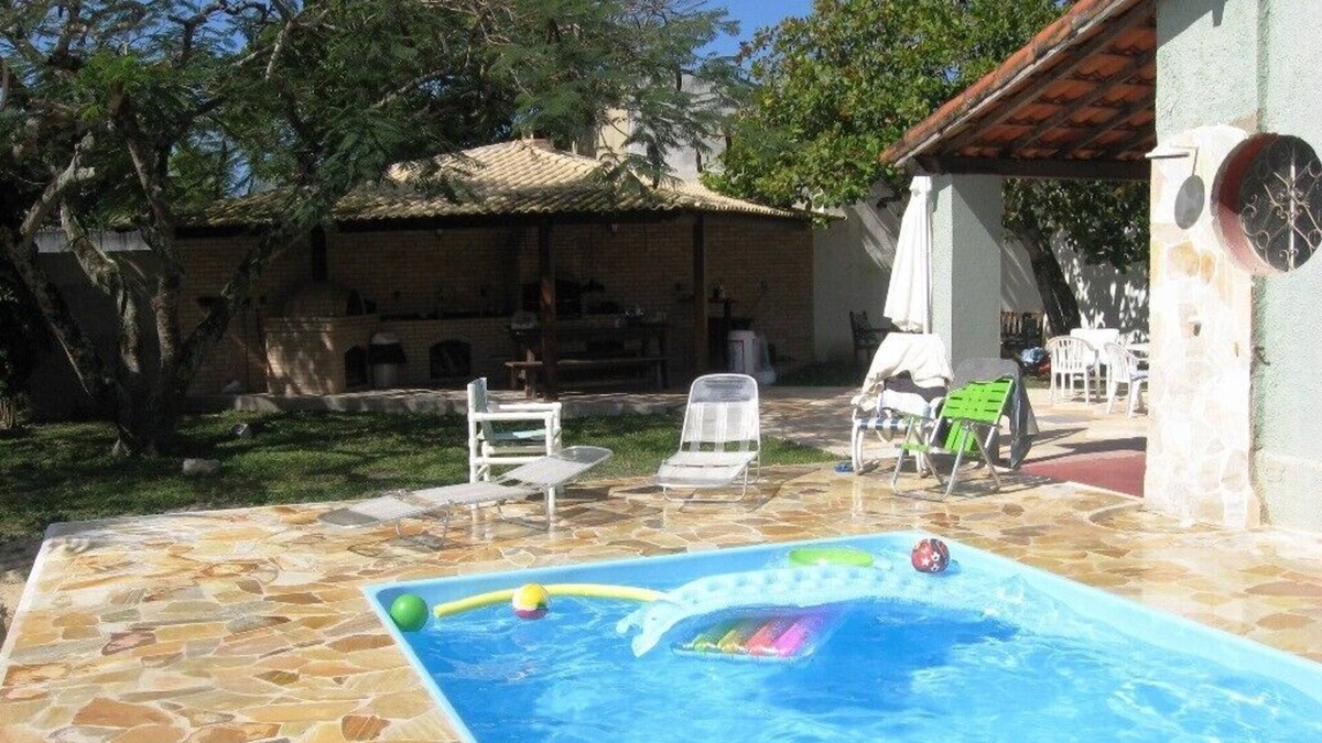Praia da Vila House | House surrounded porch, 4 bedrooms, pool, barbecue and volleyball court