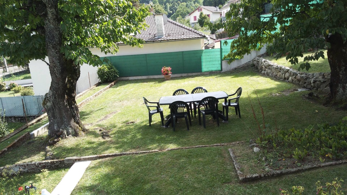 Savignac-les-Ormeaux House | House T4 - 3 bedrooms - sleeps 6 - town center