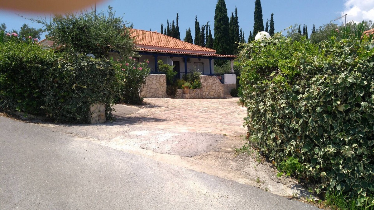 Kompi House | House Takis Haikos 2 two minutes walk to the beach Peroulia