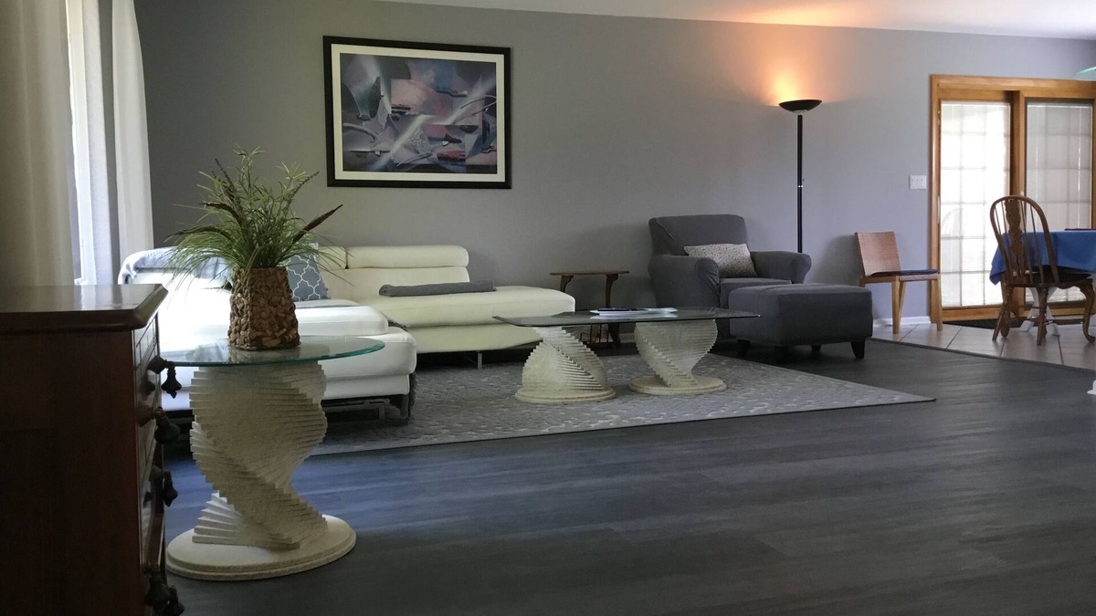 Itasca House | House-tel in Chicago-burb: 3 bedrooms and 2 full baths
