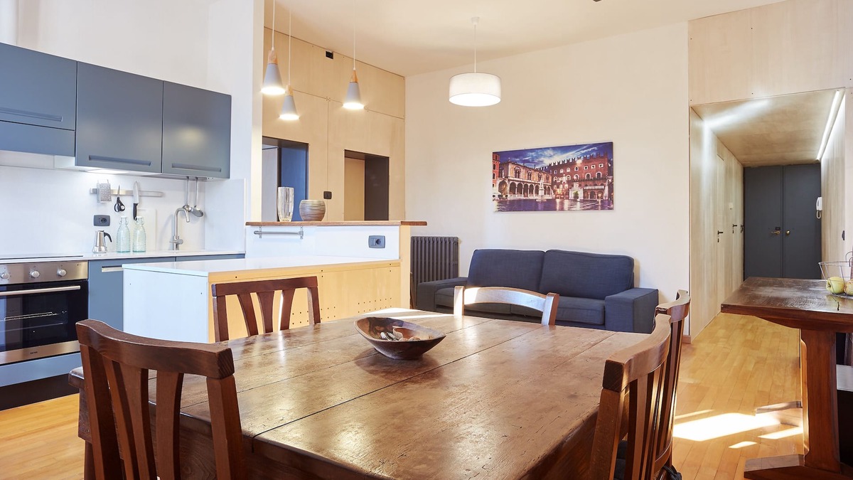 Citta Antica Apartment | House University of Verona-Whole flat with 3 bdr 2 bath in the center of Verona.