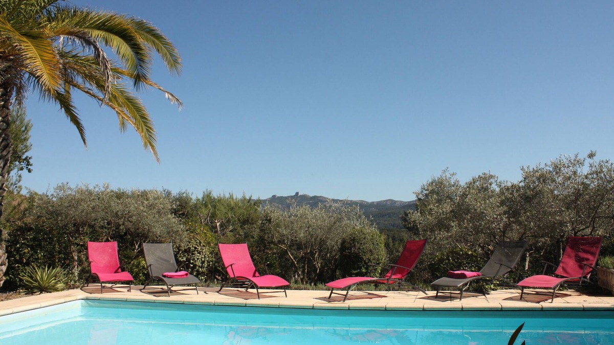 Bouc-Bel-Air House | House/Villa - Bouc bel air, 5 bedrooms, 2000 sq meters garden with a swiming pool and a very nice view on montain.