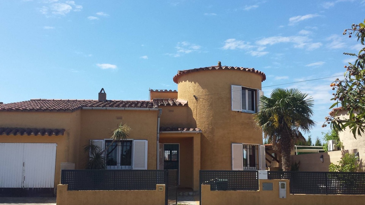 Bellcaire d'Emporda House | HOUSE VILLA COSTA BRAVA 4 bedrooms near the sea Swimming pool tennis Garage Wi-Fi