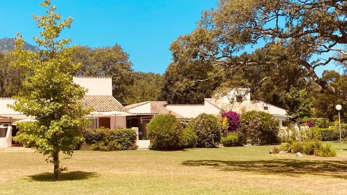 Santa-Maria-Poggio House | House villa with pool 5 minutes from the beach