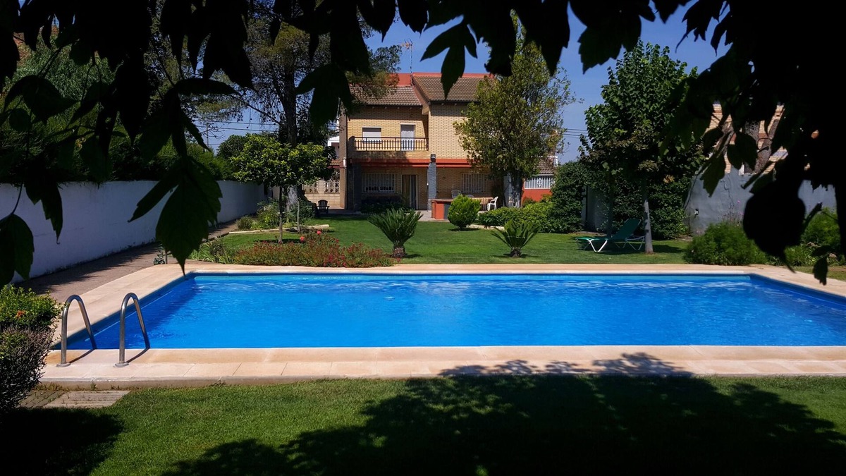 Pinseque Villa | House/Villa - Pinseque