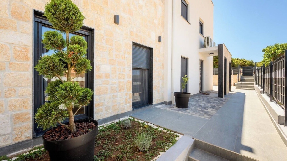 Sreser House | House Villa Zvonimir (120501-K1) - Janjina