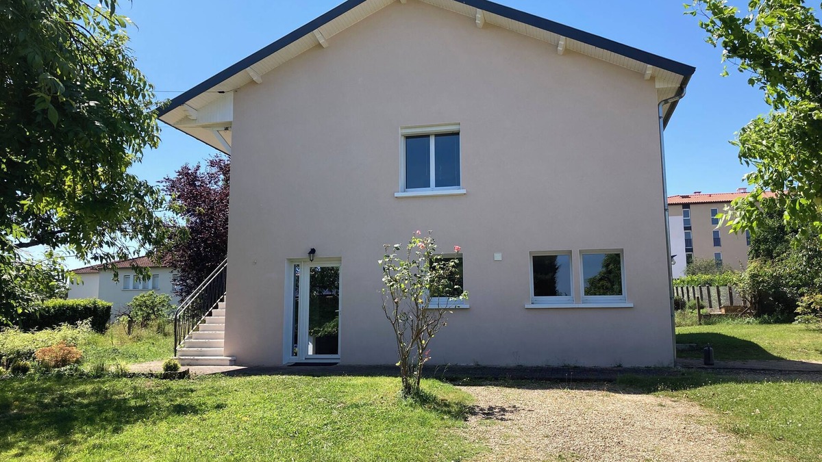 Gleize House | House Villefranche-sur-Saône sleeps 10 half city, half country