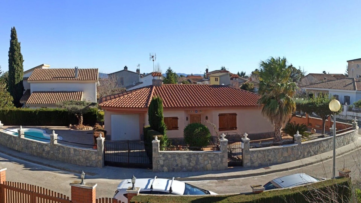 Sant Quinti de Mediona Ski Chalet | HOUSE WITH POOL, BARBECUE AND GARDEN, ALL FOR EXCLUSIVE USE.