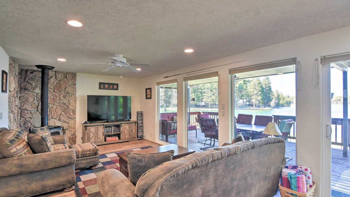 Wasco County House | House w/Private Deck on the Rock Creek Reservoir!