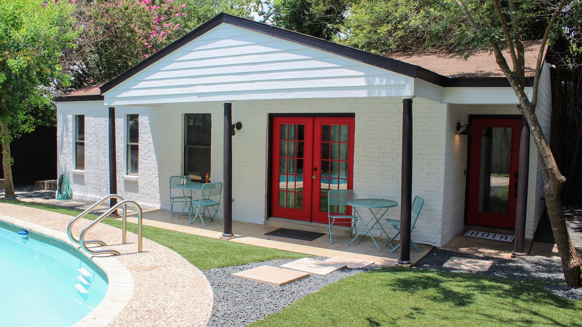 Mahncke Park House | House w/Private Heated Pool; walk to zoo & museums close to downtown