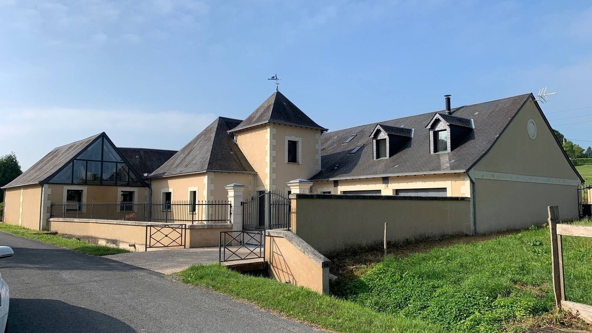 La Chartre-sur-le-Loir House | House with indoor swimming pool and jacuzzi