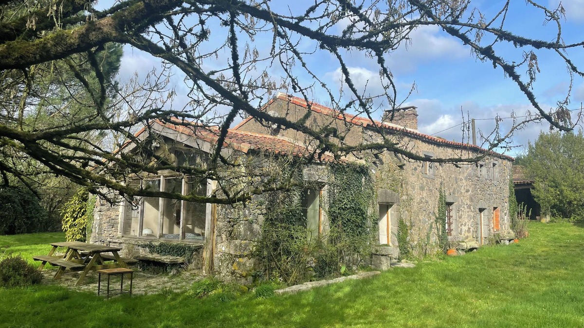 Saint-Pierre-du-Chemin House | House with heated pool and spa 35 minutes from Puy du fou