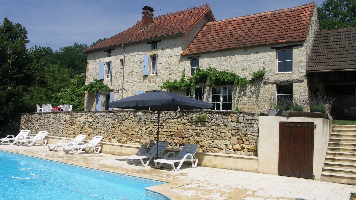Saint-Aubin-de-Nabirat Villa | House with pool and garden.