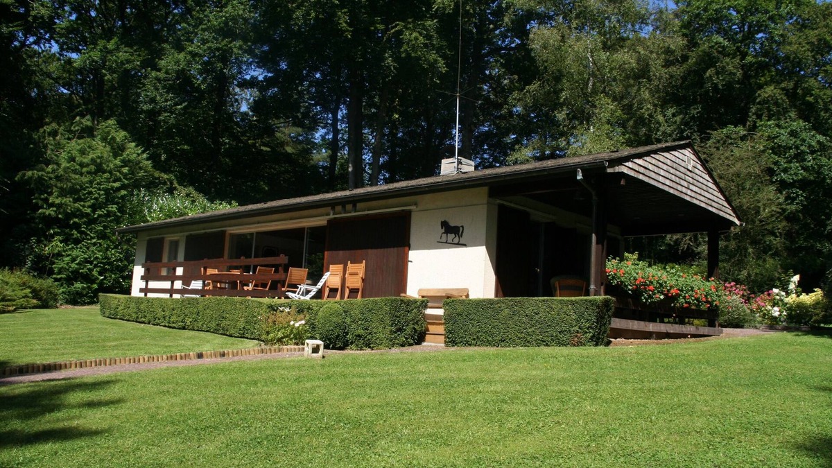 Saint-Gatien-des-Bois House | House with terrace and large wooded garden in private residential estate