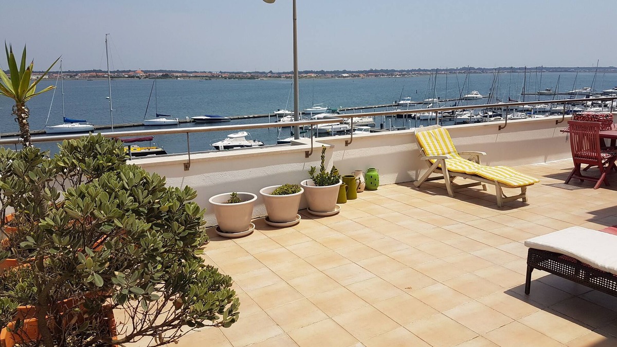 Barra Apartment | House with shared pool and garage 100 meters from the beach and overlooking the Ria