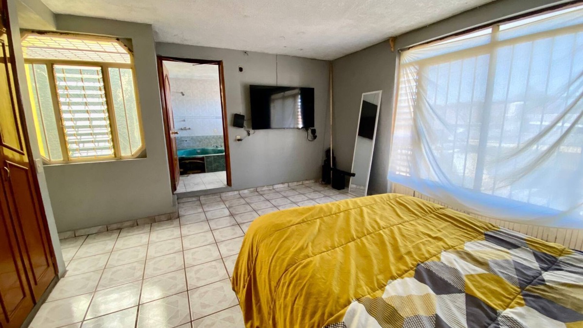 Uruapan House | House with 4 bedrooms for 12 people