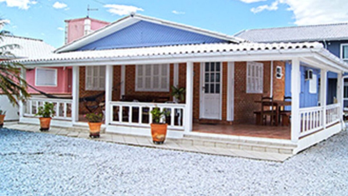 Ponta do Papagaio House | House with 4 bedrooms only 200 meters from the beach with barbecue