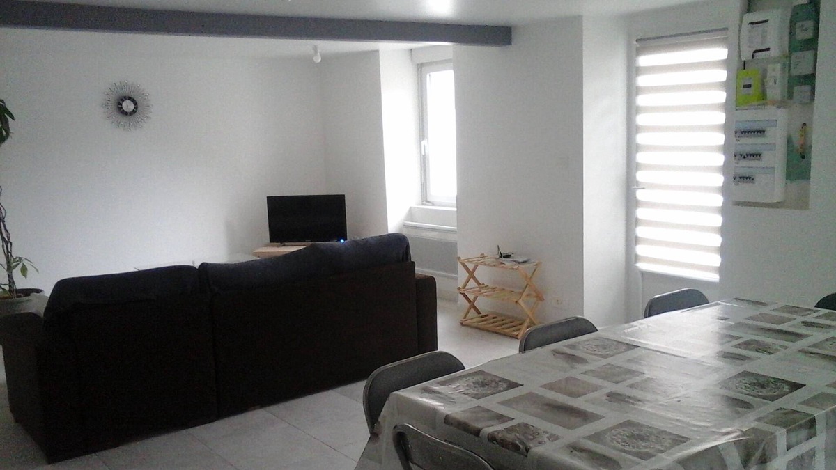 Vezins House | House with 40m² living room in a quiet area