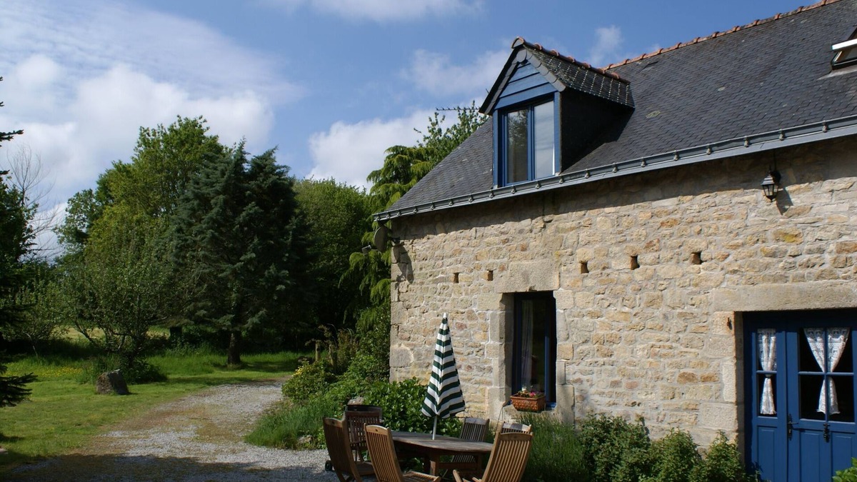 Ploerdut Cottage | House with 6 beds with a plot of about 1 hectare and a heated pool