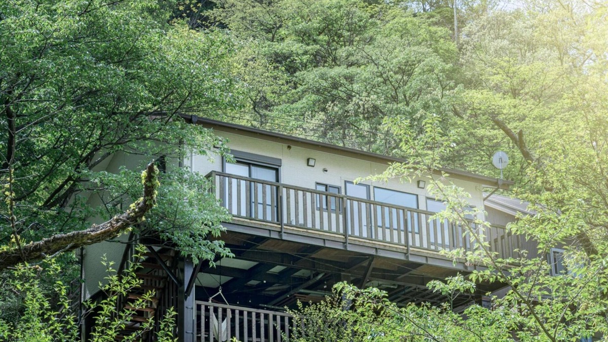 Shimotaga House | House with a large terrace and a natural hot spring rock bath/Atami Shizuoka