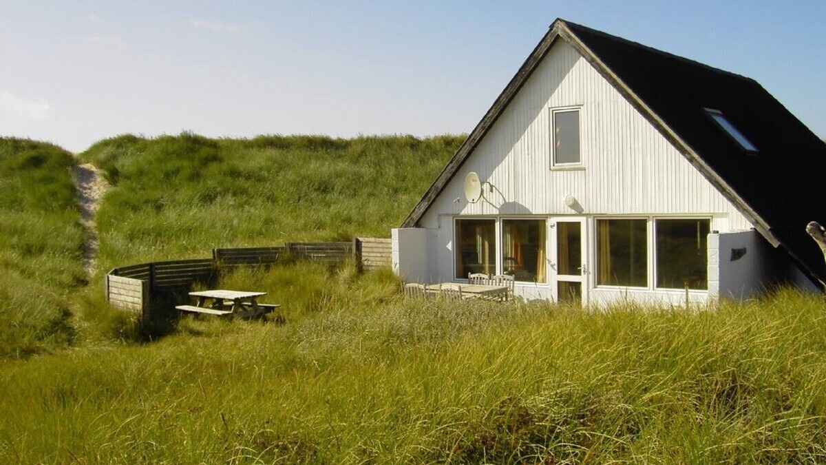 Vrist Strand House | House with a luxurious location in the dunes only 75 meters from North Sea waves